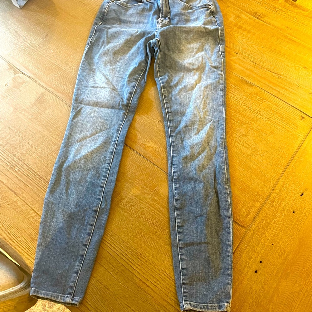 Light wash hood american skinny jeans used lightly